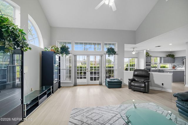 10082 CHESTER LAKE Road E, Jacksonville, FL 32256