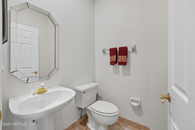 10082 CHESTER LAKE Road E, Jacksonville, FL 32256