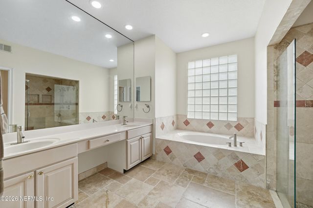 10082 CHESTER LAKE Road E, Jacksonville, FL 32256