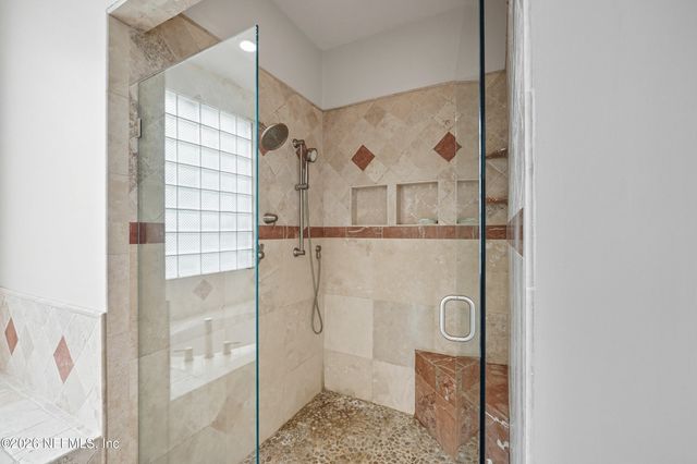 10082 CHESTER LAKE Road E, Jacksonville, FL 32256