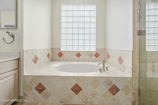 10082 CHESTER LAKE Road E, Jacksonville, FL 32256