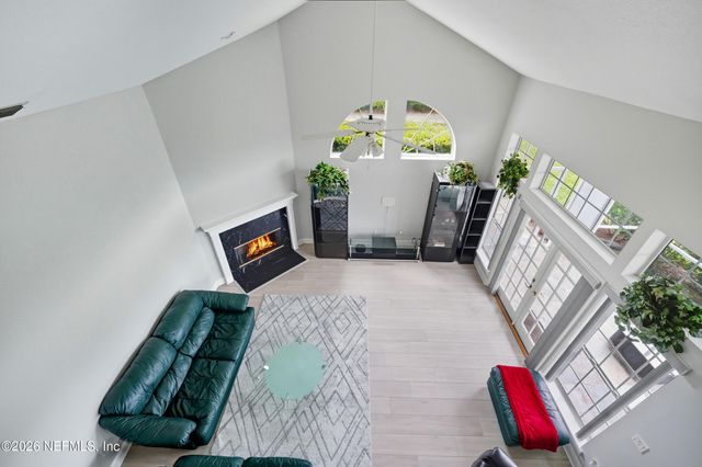 10082 CHESTER LAKE Road E, Jacksonville, FL 32256