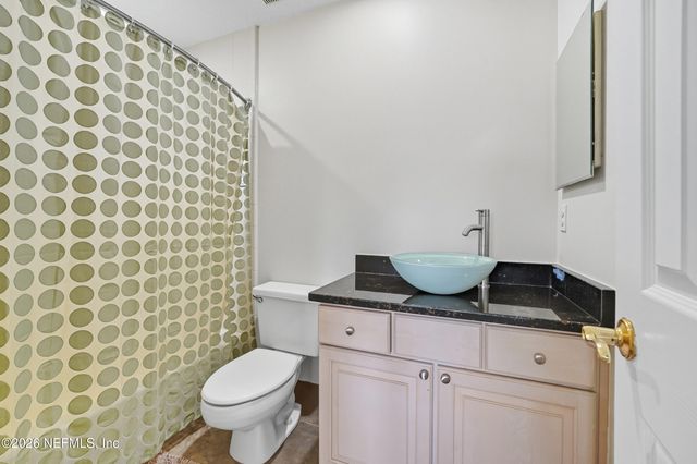 10082 CHESTER LAKE Road E, Jacksonville, FL 32256