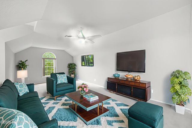 10082 CHESTER LAKE Road E, Jacksonville, FL 32256