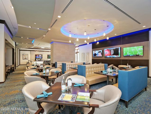 10082 CHESTER LAKE Road E, Jacksonville, FL 32256