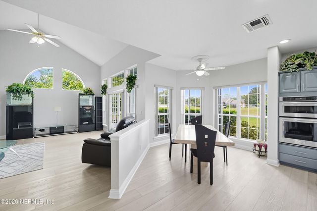 10082 CHESTER LAKE Road E, Jacksonville, FL 32256