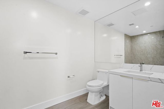 11042 La Maida Street 203, North Hollywood, CA 91601