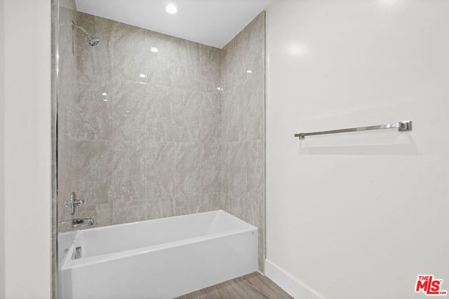 11042 La Maida Street 203, North Hollywood, CA 91601
