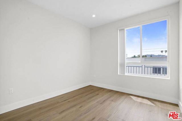 11042 La Maida Street 203, North Hollywood, CA 91601