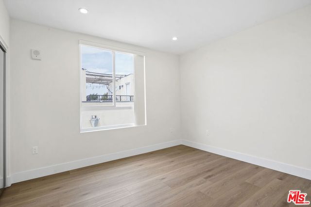 11042 La Maida Street 203, North Hollywood, CA 91601