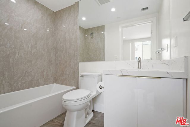 11042 La Maida Street 203, North Hollywood, CA 91601