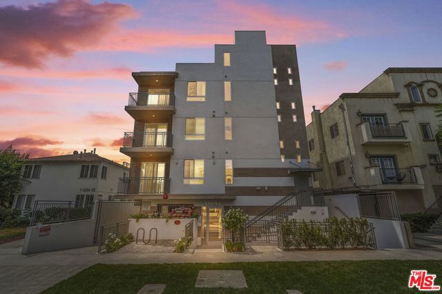 11042 La Maida Street 203, North Hollywood, CA 91601
