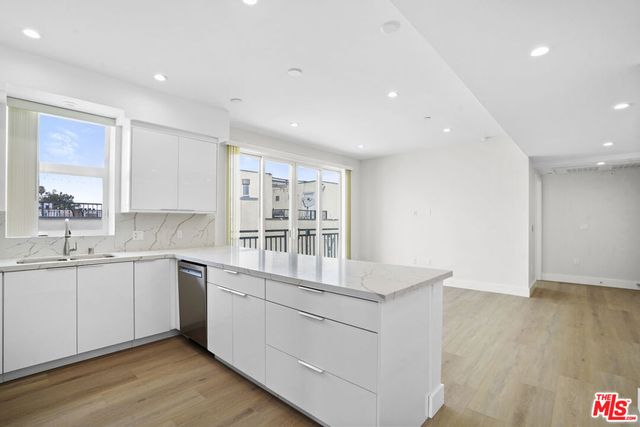 11042 La Maida Street 203, North Hollywood, CA 91601