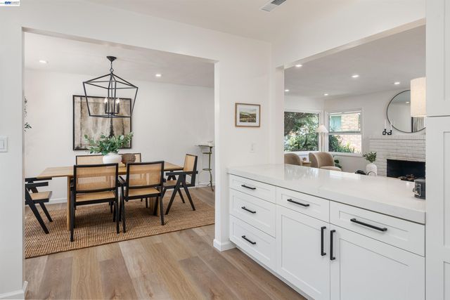 3229 Toyon Ter, Alameda, CA 94501