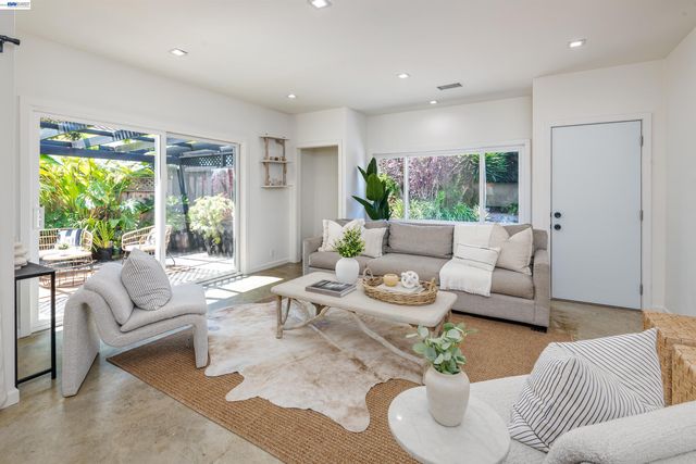 3229 Toyon Ter, Alameda, CA 94501