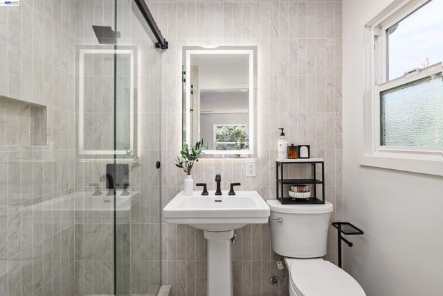 3229 Toyon Ter, Alameda, CA 94501