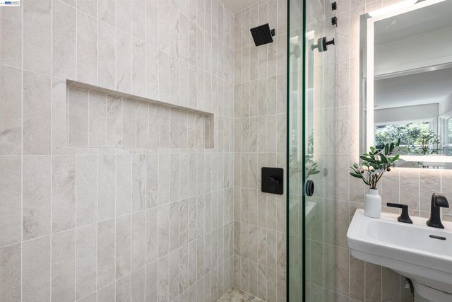 3229 Toyon Ter, Alameda, CA 94501