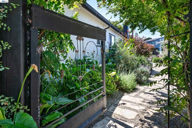3229 Toyon Ter, Alameda, CA 94501
