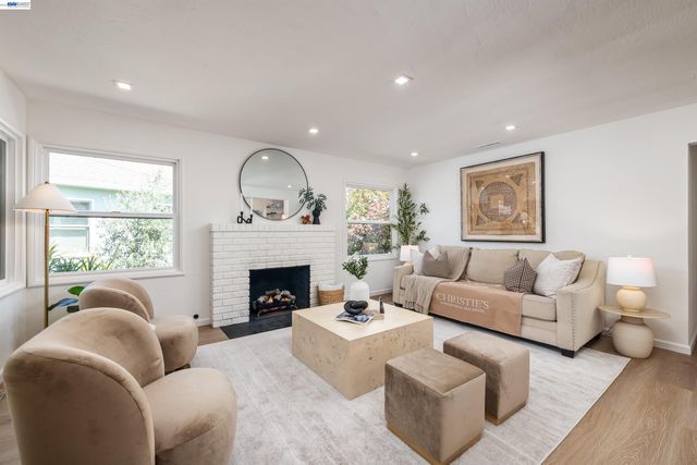 3229 Toyon Ter, Alameda, CA 94501