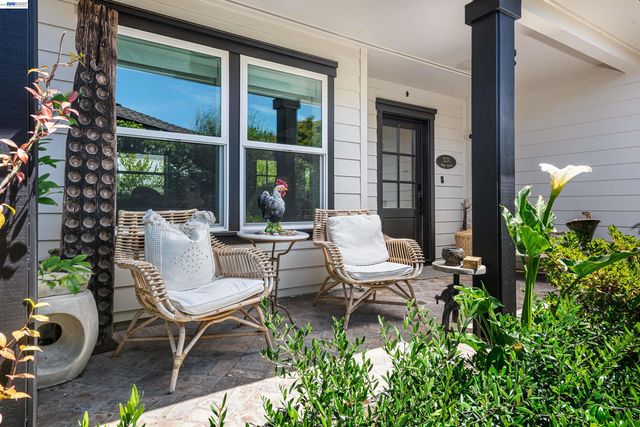 3229 Toyon Ter, Alameda, CA 94501