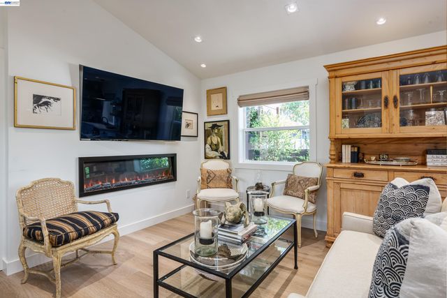 3229 Toyon Ter, Alameda, CA 94501