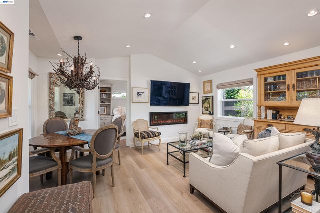 3229 Toyon Ter, Alameda, CA 94501