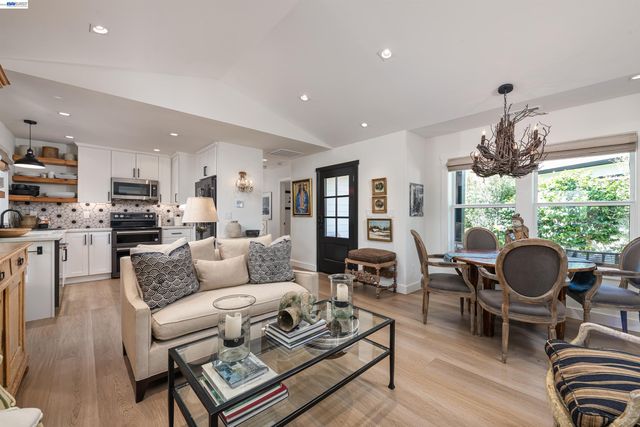 3229 Toyon Ter, Alameda, CA 94501
