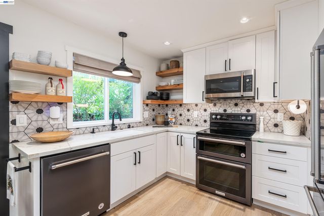 3229 Toyon Ter, Alameda, CA 94501