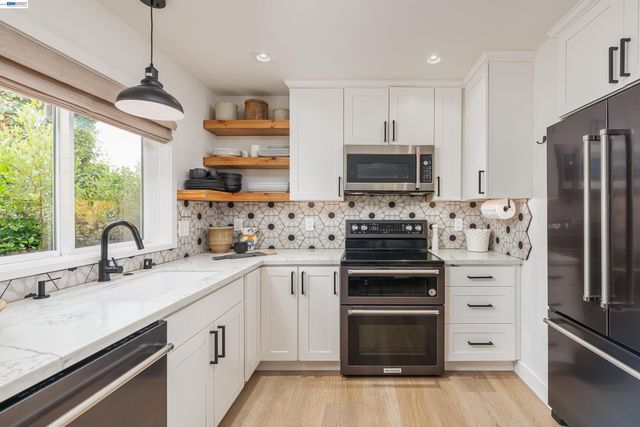 3229 Toyon Ter, Alameda, CA 94501