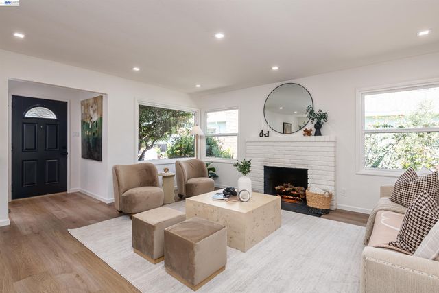 3229 Toyon Ter, Alameda, CA 94501