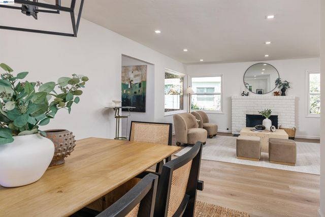 3229 Toyon Ter, Alameda, CA 94501