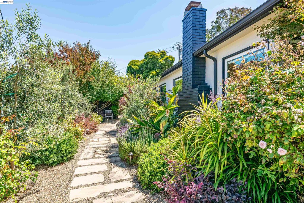 3229 Toyon Ter, Alameda, CA 94501