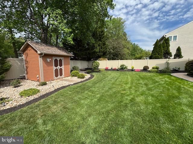 2304 LAKESHIRE DR, Alexandria, VA 22308