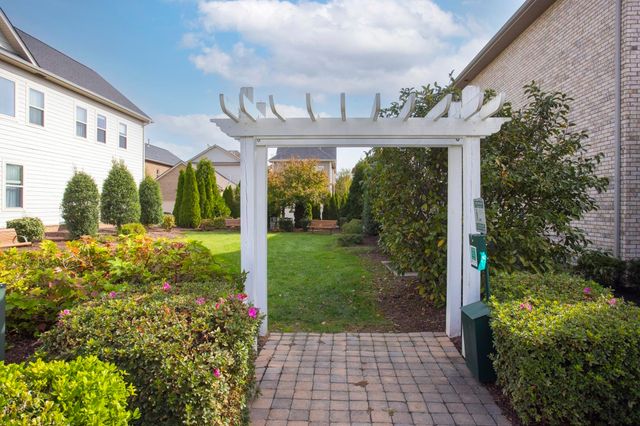 145 Ashcrest Pt, Hendersonville, TN 37075