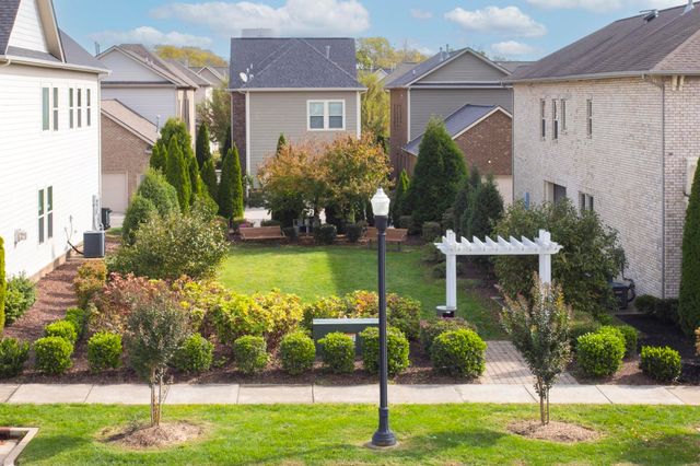 145 Ashcrest Pt, Hendersonville, TN 37075