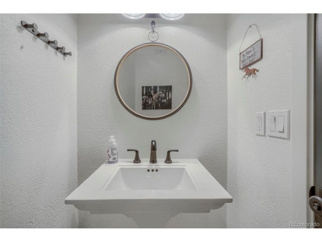 7155 W Montview Ln, Littleton, CO 80125