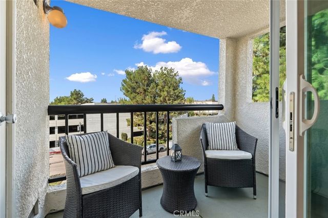 5500 Owensmouth Avenue 331, Woodland Hills, CA 91367