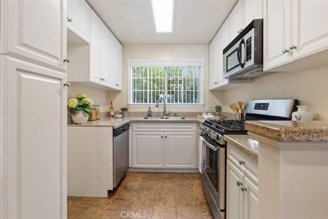5500 Owensmouth Avenue 331, Woodland Hills, CA 91367