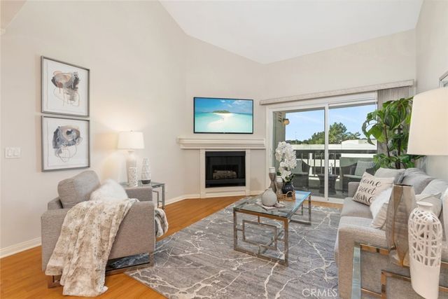 5500 Owensmouth Avenue 331, Woodland Hills, CA 91367