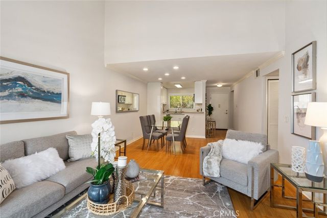 5500 Owensmouth Avenue 331, Woodland Hills, CA 91367