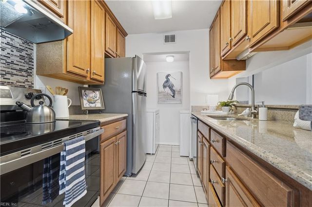 1020 Autumn Woods Ln Apt 101, Virginia Beach, VA 23454