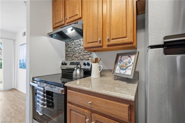 1020 Autumn Woods Ln Apt 101, Virginia Beach, VA 23454