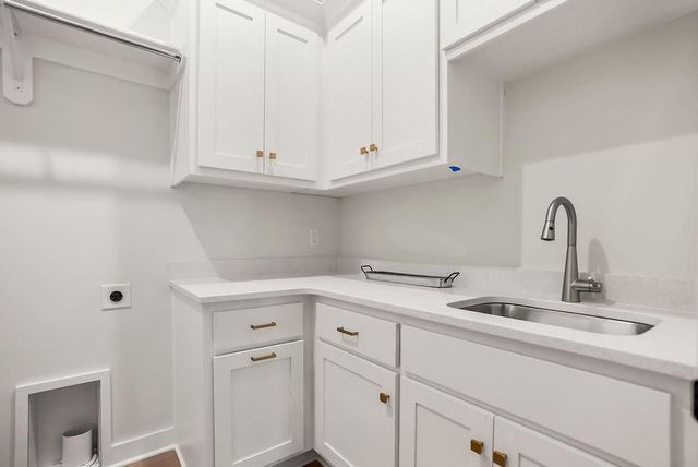 2805 W 175th Place, Overland Park, KS 66085