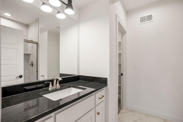 2805 W 175th Place, Overland Park, KS 66085