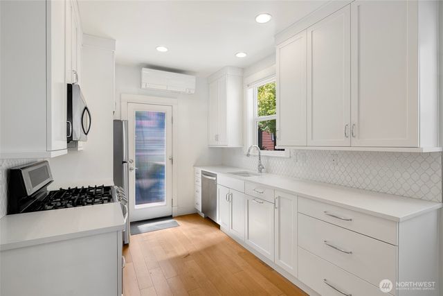 2211 NW 60th Street, Seattle, WA 98107