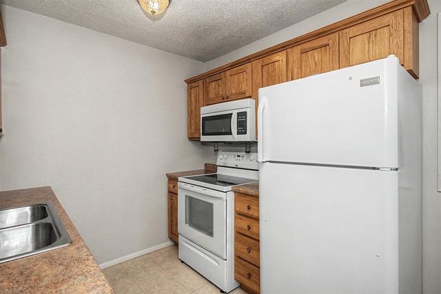 703 Meadow Place, Ames, IA 50010