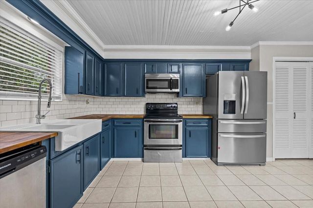 209 Palm Aire Drive, Friendswood, TX 77546