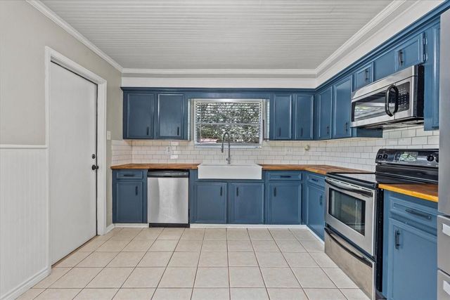 209 Palm Aire Drive, Friendswood, TX 77546