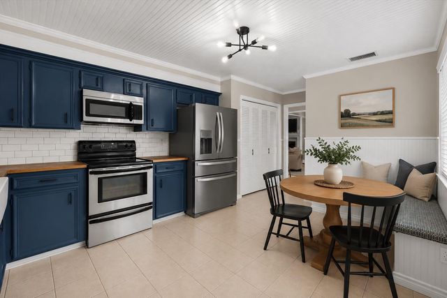 209 Palm Aire Drive, Friendswood, TX 77546