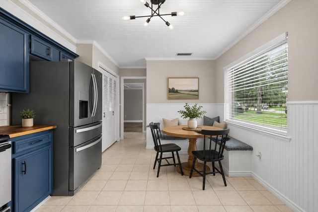 209 Palm Aire Drive, Friendswood, TX 77546